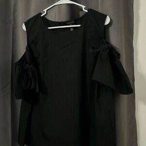 Black cold shoulder top size 0X